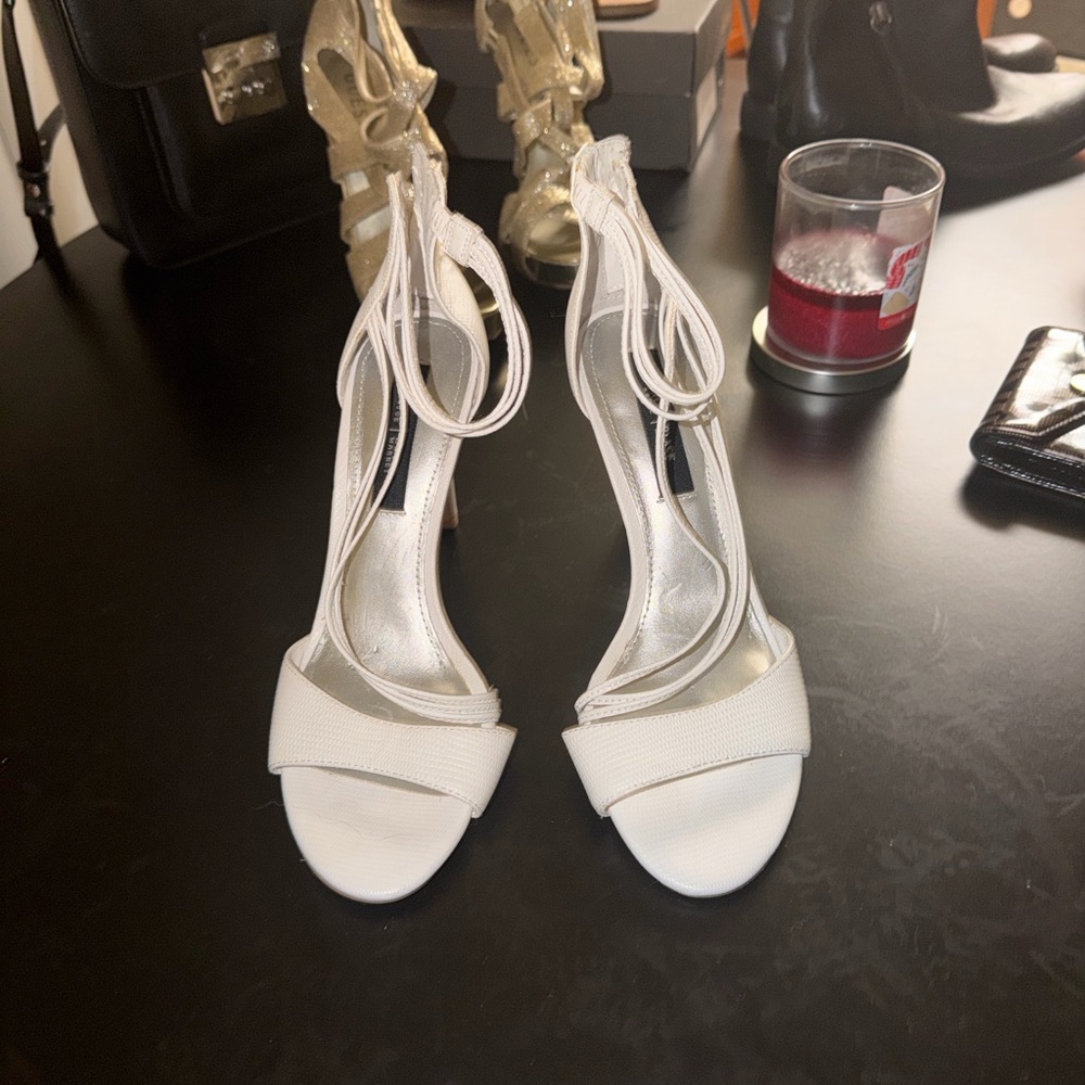 White House, Black Market - Elegant White Women's Heels